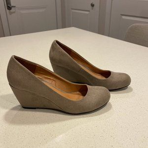 CL by Laundry Taupe Wedges | Size 6.5